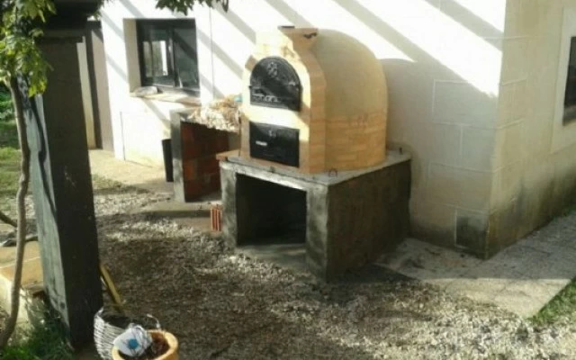 Get the best quality Wood-fired ovens with burner on the market in Rosa Pottery Workshop.