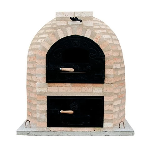 Oven with round-shaped burner and finished in brick